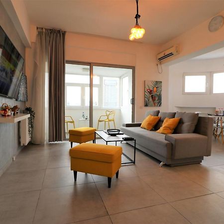 Serenity Heights Apartment: A Panoramic Haven Near Old Town - Free Minibar 布加勒斯特 外观 照片
