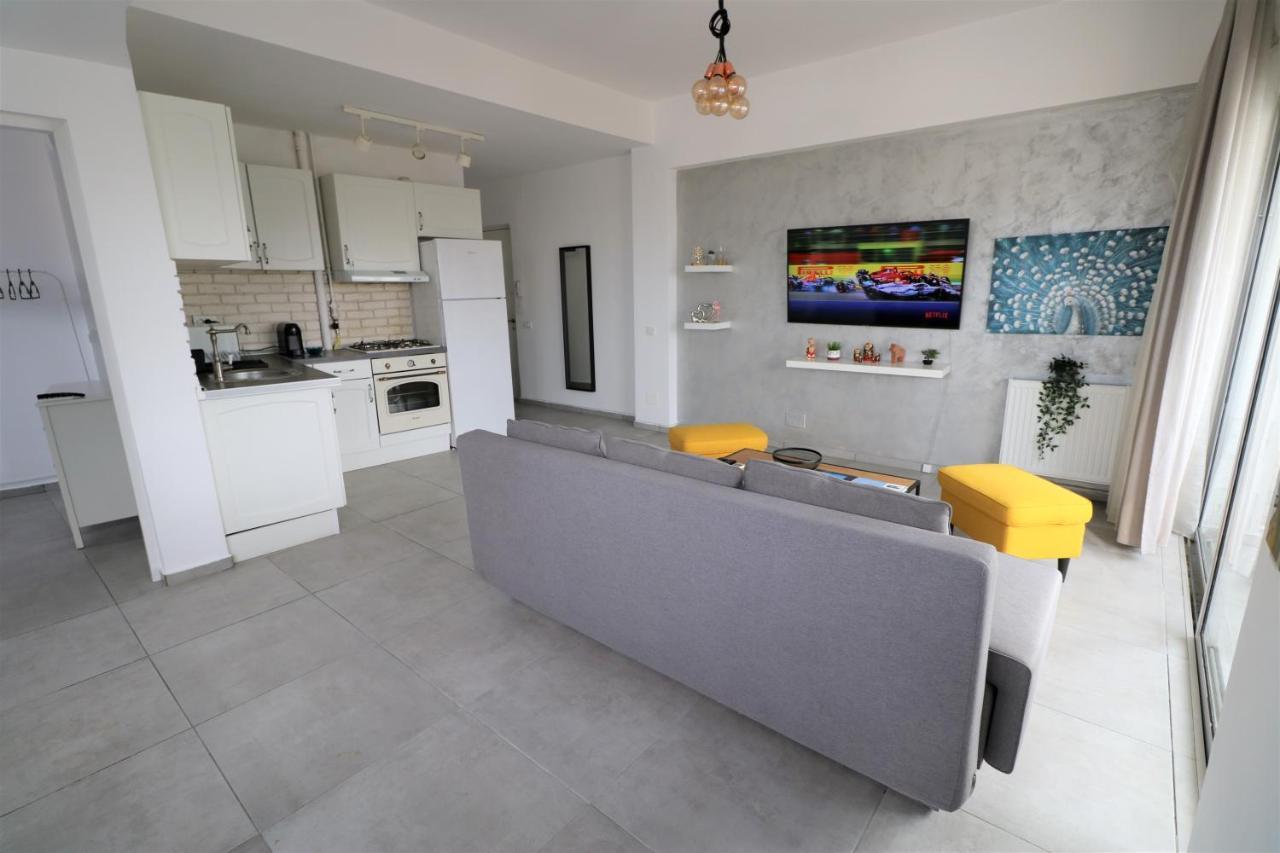 Serenity Heights Apartment: A Panoramic Haven Near Old Town - Free Minibar 布加勒斯特 外观 照片