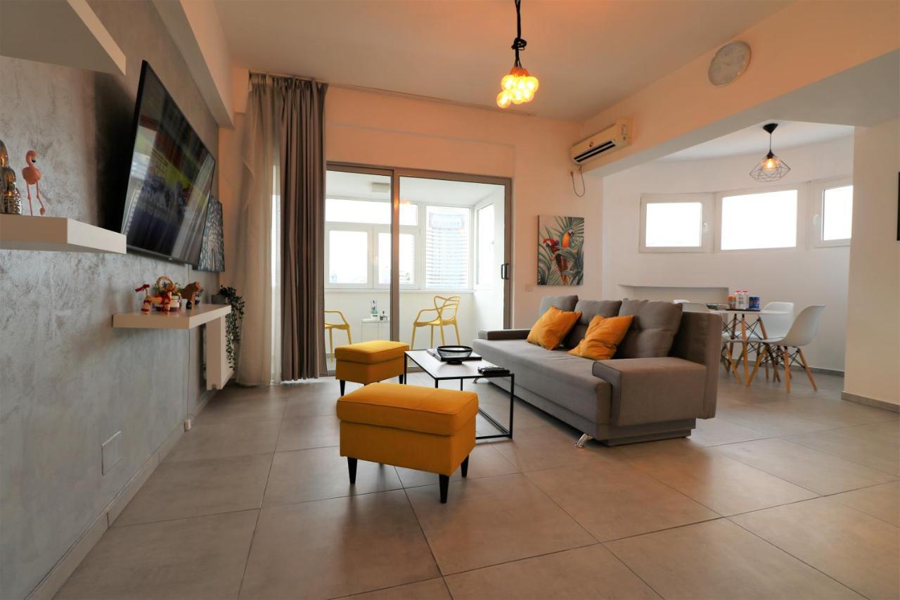 Serenity Heights Apartment: A Panoramic Haven Near Old Town - Free Minibar 布加勒斯特 外观 照片