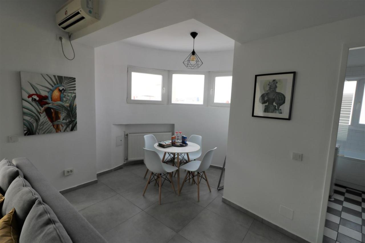 Serenity Heights Apartment: A Panoramic Haven Near Old Town - Free Minibar 布加勒斯特 外观 照片