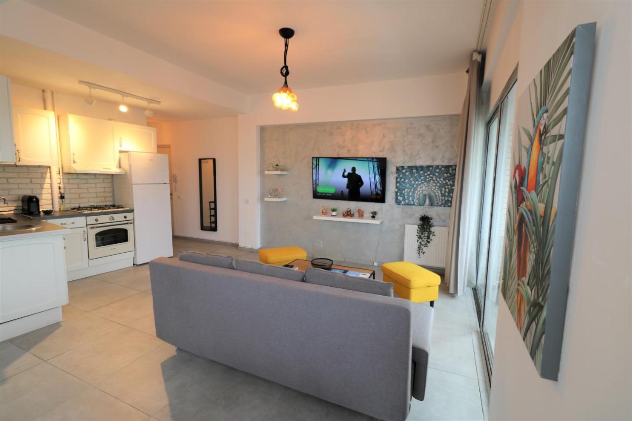 Serenity Heights Apartment: A Panoramic Haven Near Old Town - Free Minibar 布加勒斯特 外观 照片