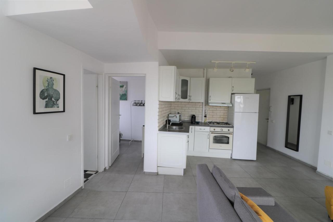 Serenity Heights Apartment: A Panoramic Haven Near Old Town - Free Minibar 布加勒斯特 外观 照片