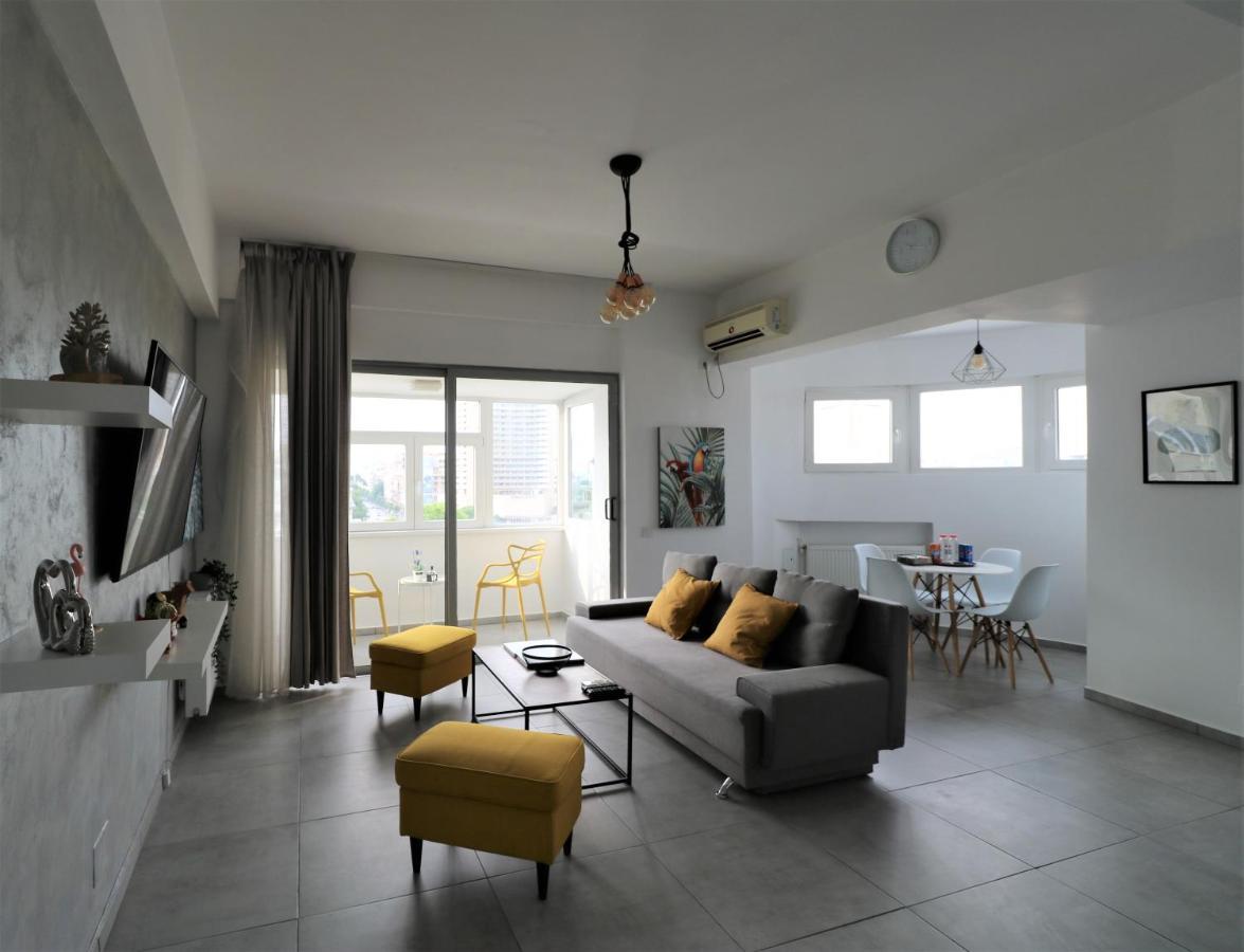 Serenity Heights Apartment: A Panoramic Haven Near Old Town - Free Minibar 布加勒斯特 外观 照片