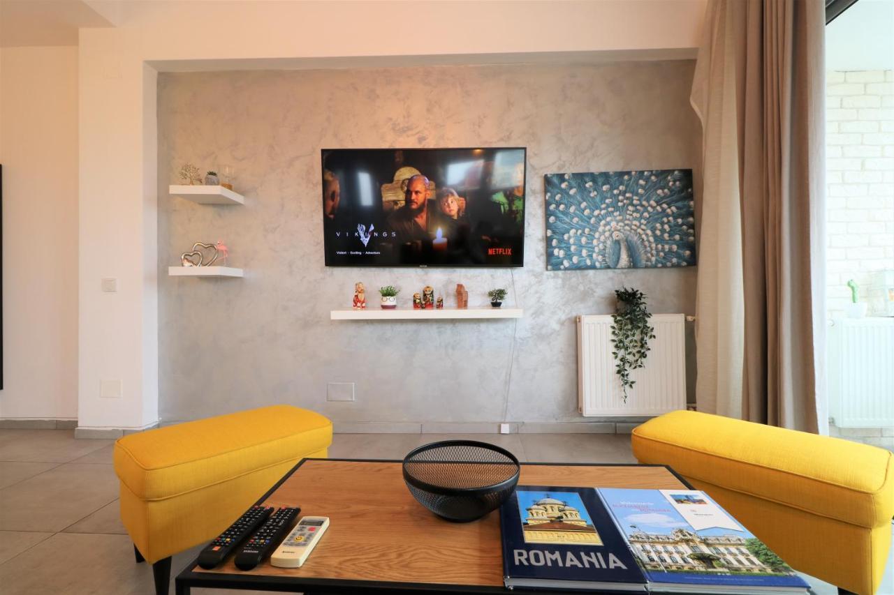 Serenity Heights Apartment: A Panoramic Haven Near Old Town - Free Minibar 布加勒斯特 外观 照片