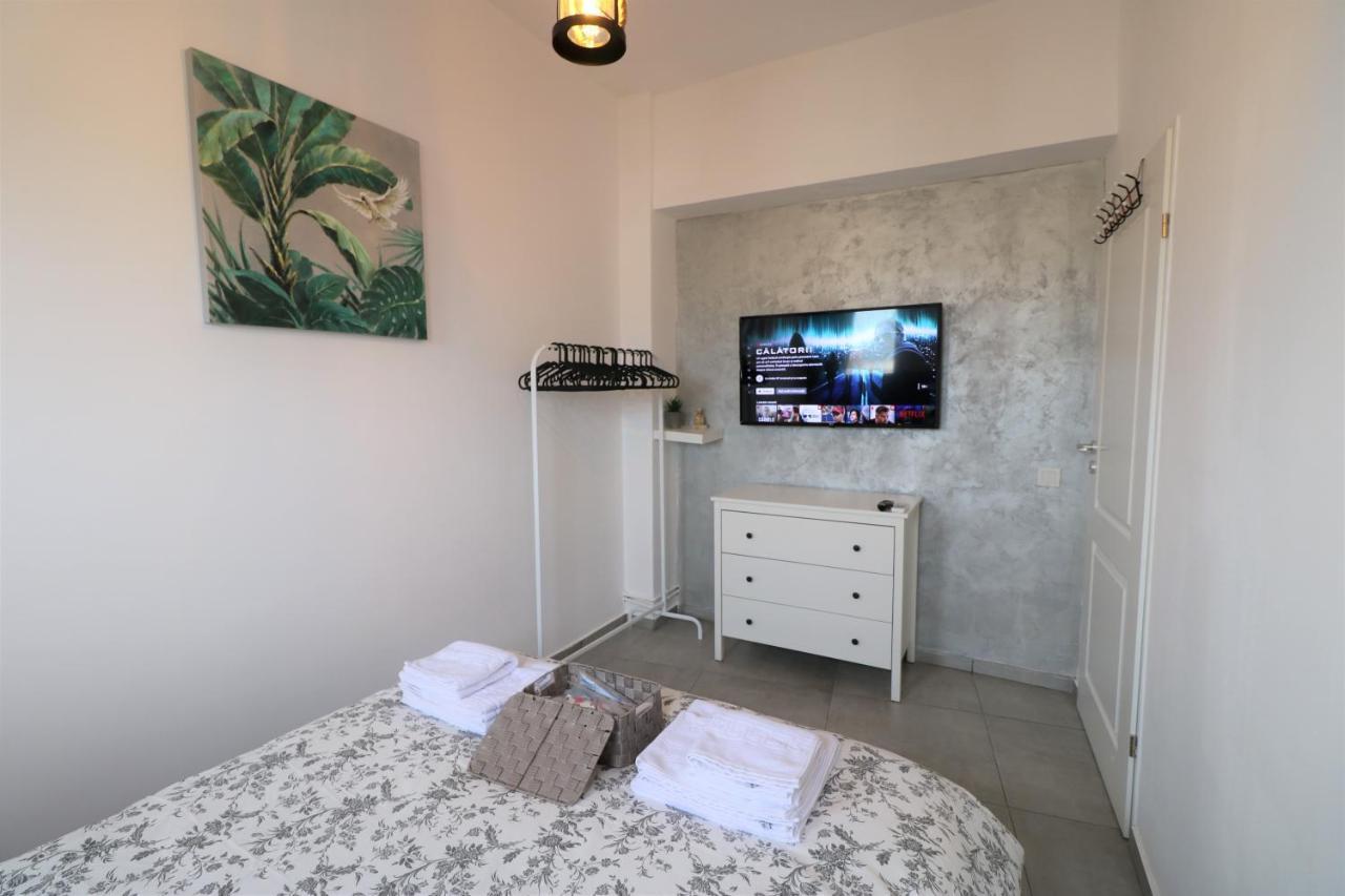 Serenity Heights Apartment: A Panoramic Haven Near Old Town - Free Minibar 布加勒斯特 外观 照片