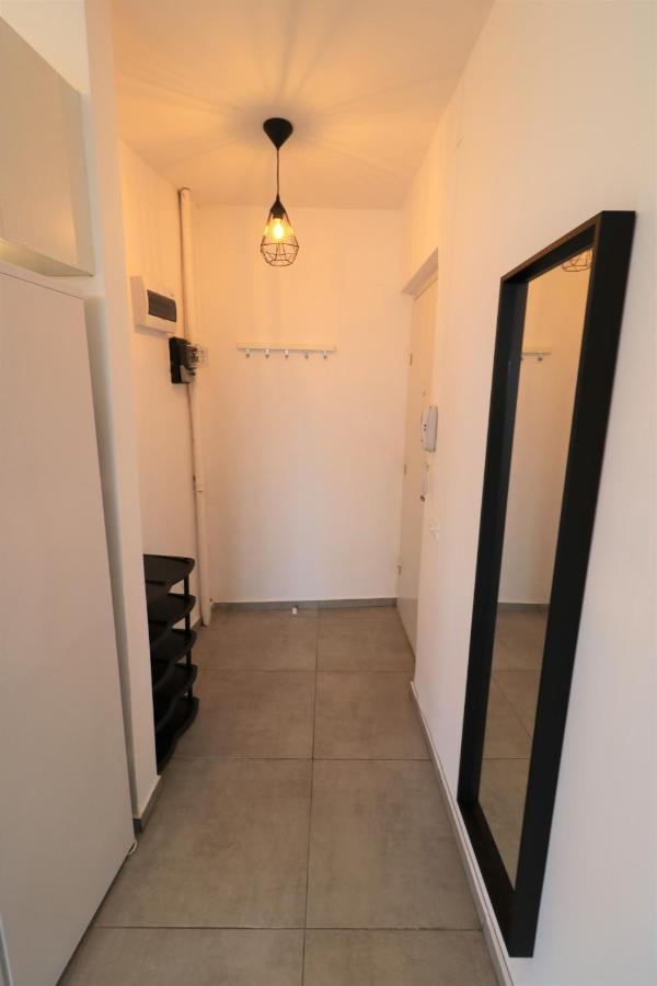 Serenity Heights Apartment: A Panoramic Haven Near Old Town - Free Minibar 布加勒斯特 外观 照片