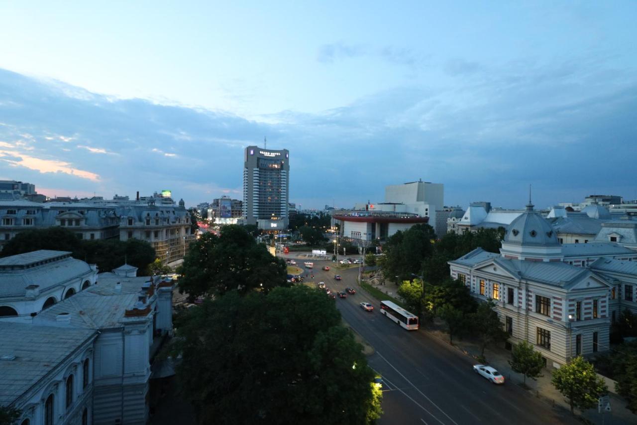 Serenity Heights Apartment: A Panoramic Haven Near Old Town - Free Minibar 布加勒斯特 外观 照片