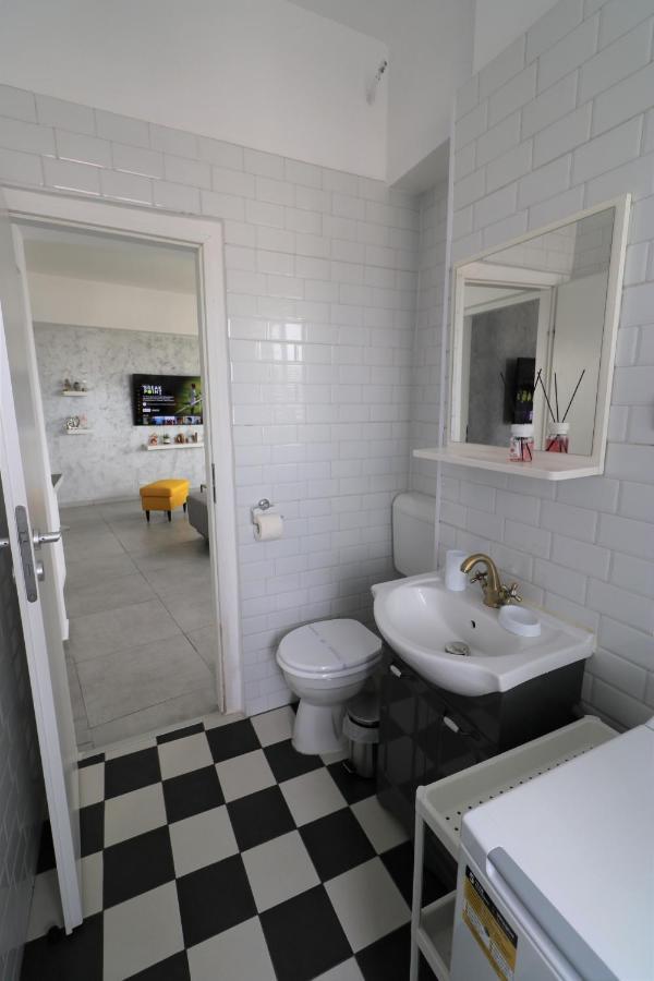 Serenity Heights Apartment: A Panoramic Haven Near Old Town - Free Minibar 布加勒斯特 外观 照片