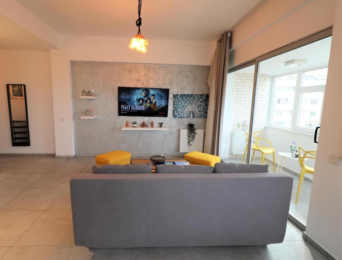 Serenity Heights Apartment: A Panoramic Haven Near Old Town - Free Minibar 布加勒斯特 外观 照片