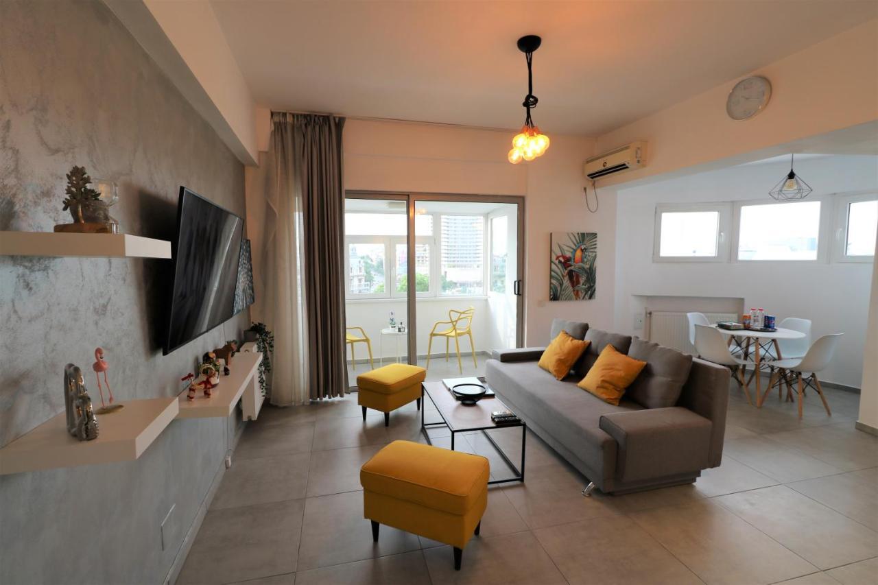 Serenity Heights Apartment: A Panoramic Haven Near Old Town - Free Minibar 布加勒斯特 外观 照片