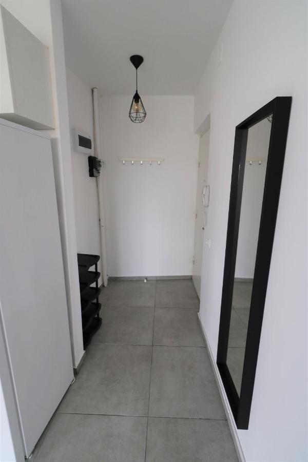 Serenity Heights Apartment: A Panoramic Haven Near Old Town - Free Minibar 布加勒斯特 外观 照片