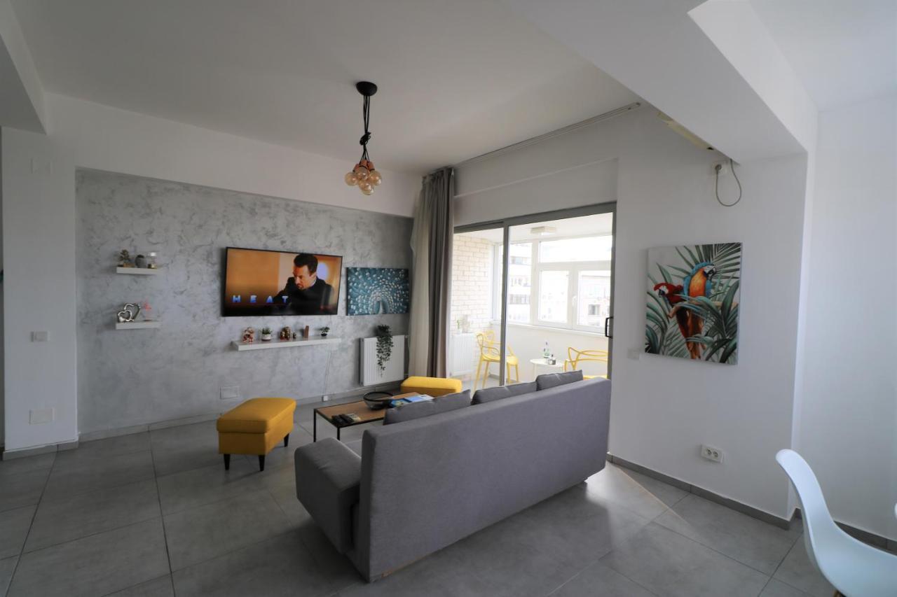 Serenity Heights Apartment: A Panoramic Haven Near Old Town - Free Minibar 布加勒斯特 外观 照片