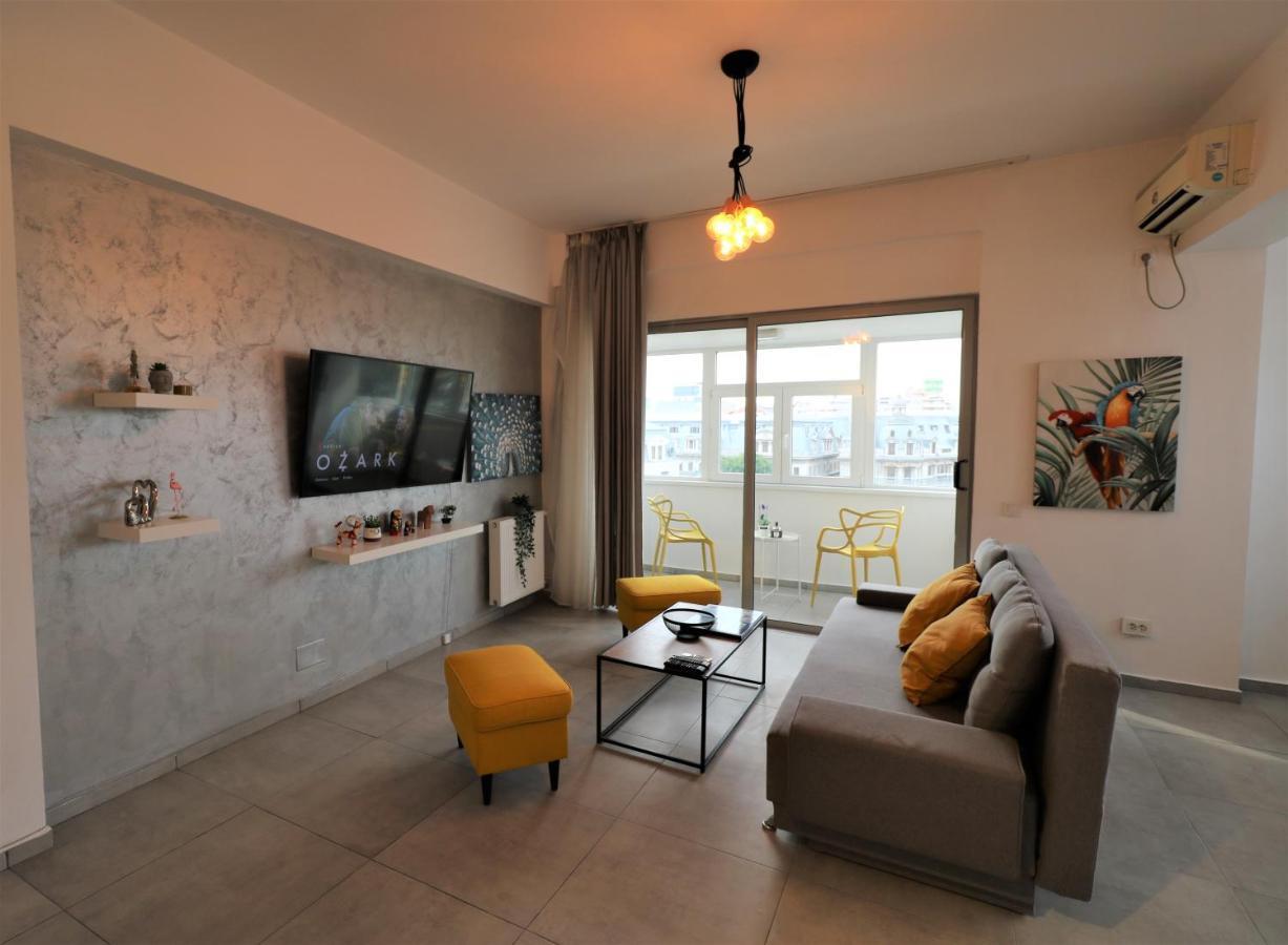 Serenity Heights Apartment: A Panoramic Haven Near Old Town - Free Minibar 布加勒斯特 外观 照片